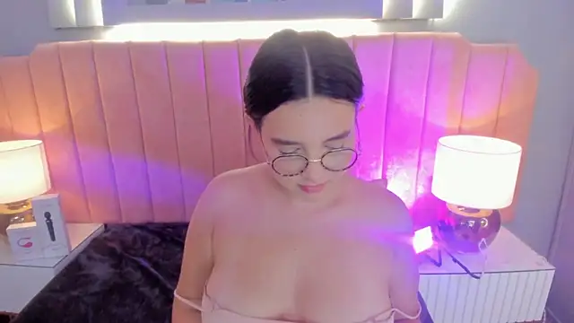 Snapshot of alys_baker chatting on 10/10/25, 03:49 alys baker online show from 10/10/25, 03:49