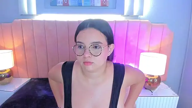 Snapshot of alys_baker chatting on 10/21/25, 03:51 alys baker online show from 10/21/25, 03:51