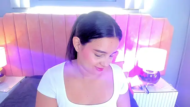 Snapshot of alys_baker chatting on 10/22/25, 04:02 alys baker online show from 10/22/25, 04:02