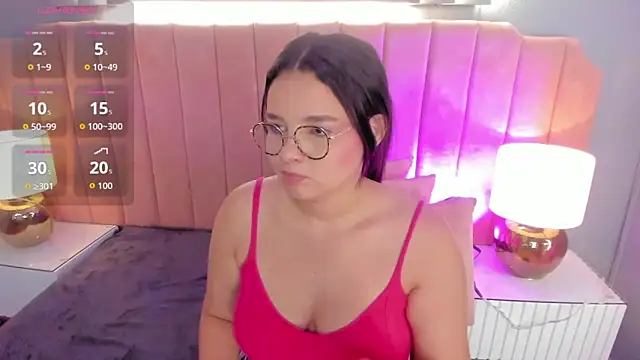 Snapshot of alys_baker chatting on 11/18/25, 04:06 alys baker online show from 11/18/25, 04:06