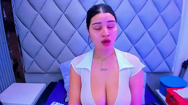 venusowen  online show from 11/08/25, 01:44