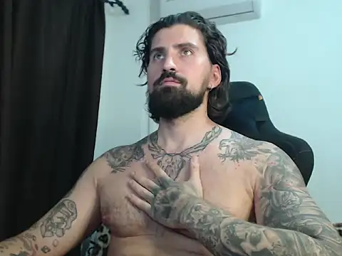 Snapshot of MateoHunk chatting on 09/09/25, 05:45 MateoHunk online show from 09/09/25, 05:45