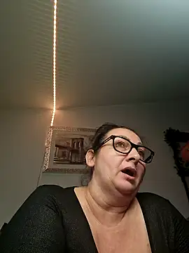 Snapshot of Genoveva73sexy chatting on 12/18/24, 10:40 Genoveva73sexy online show from 12/18/24, 10:40