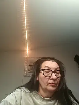 Snapshot of Genoveva73sexy chatting on 12/18/24, 01:45 Genoveva73sexy online show from 12/18/24, 01:45