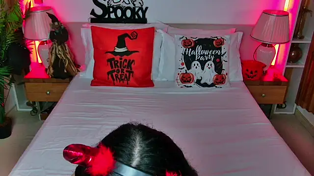 MadilynFox online show from 10/31/25, 07:48