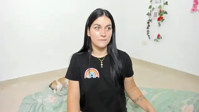 Snapshot of Emic_ chatting on 11/22/25, 03:22 Emic online show from 11/22/25, 03:22