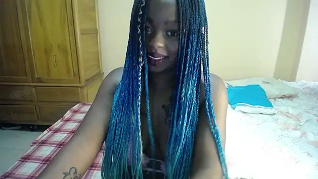 Snapshot of _Zooee chatting on 02/18/25, 01:44 Zooee online show from 02/18/25, 01:44