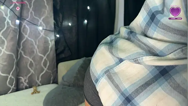 VeronicaRonnieTaylor online show from 10/11/25, 09:13