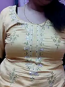 Snapshot of Urmila_bhabhii chatting on 01/31/25, 03:44 Urmila bhabhii online show from 01/31/25, 03:44