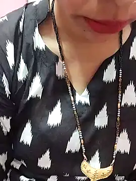 Snapshot of Urmila_bhabhii chatting on 02/08/25, 04:03 Urmila bhabhii online show from 02/08/25, 04:03