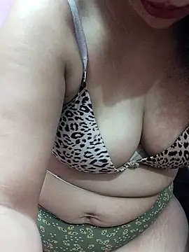 Snapshot of Urmila_bhabhii chatting on 02/22/25, 02:50 Urmila bhabhii online show from 02/22/25, 02:50