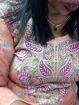 Snapshot of Urmila_bhabhii chatting on 03/04/25, 08:24 Urmila bhabhii online show from 03/04/25, 08:24