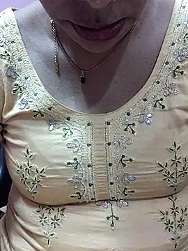 Snapshot of Urmila_bhabhii chatting on 03/12/25, 08:41 Urmila bhabhii online show from 03/12/25, 08:41