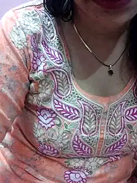 Snapshot of Urmila_bhabhii chatting on 03/15/25, 03:48 Urmila bhabhii online show from 03/15/25, 03:48