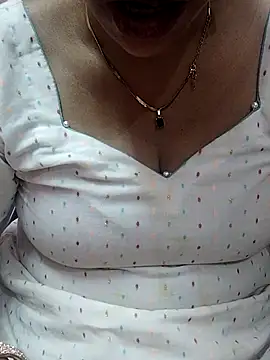 Snapshot of Urmila_bhabhii chatting on 03/20/25, 04:20 Urmila bhabhii online show from 03/20/25, 04:20