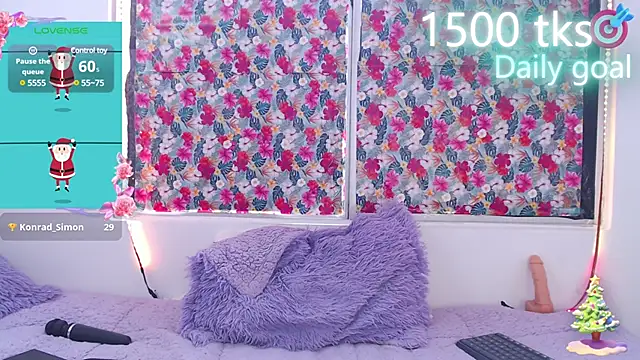 Snapshot of -Gwen- chatting on 01/04/25, 10:13 -Gwen- online show from 01/04/25, 10:13