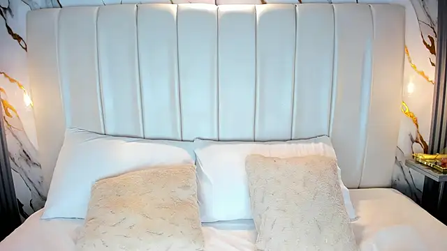 AvyMilton online show from 10/16/25, 11:44