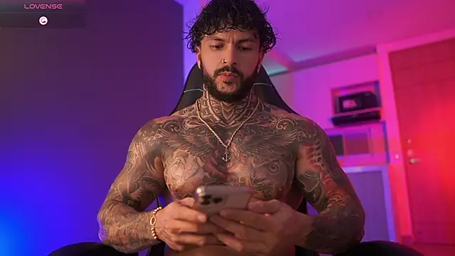 Snapshot of mariano_costa chatting on 10/29/25, 04:15 mariano costa online show from 10/29/25, 04:15