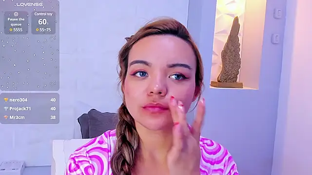 Snapshot of EmilyRouss_ chatting on 01/21/25, 01:18 EmilyRouss online show from 01/21/25, 01:18