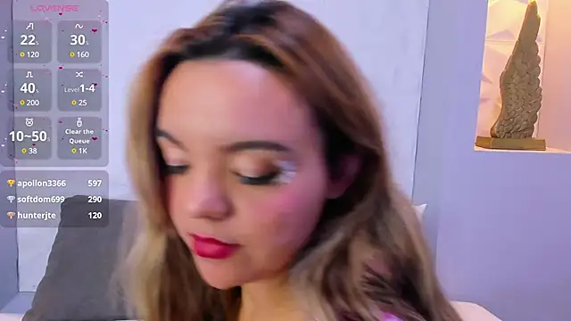 Snapshot of EmilyRouss_ chatting on 02/01/25, 01:34 EmilyRouss online show from 02/01/25, 01:34