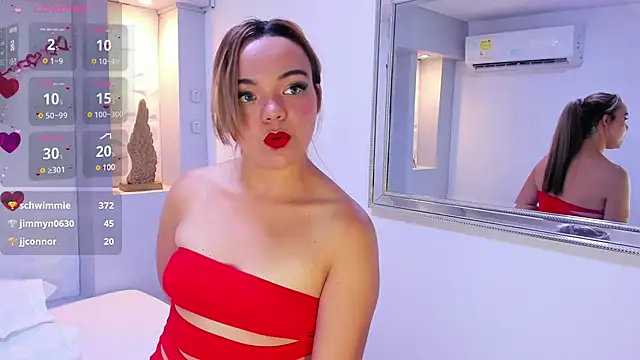 Snapshot of EmilyRouss_ chatting on 02/07/25, 10:30 EmilyRouss online show from 02/07/25, 10:30