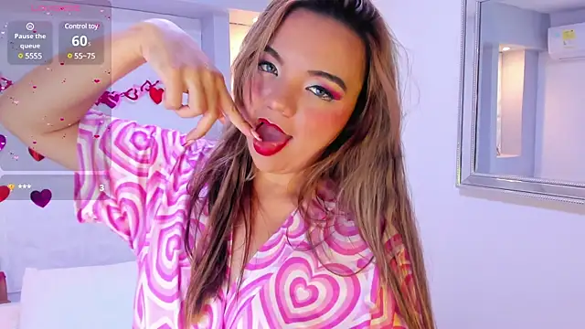 Snapshot of EmilyRouss_ chatting on 02/08/25, 11:02 EmilyRouss online show from 02/08/25, 11:02