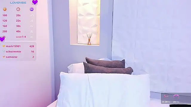 Snapshot of EmilyRouss_ chatting on 02/25/25, 01:30 EmilyRouss online show from 02/25/25, 01:30