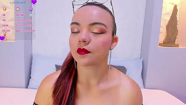 Snapshot of EmilyRouss_ chatting on 02/28/25, 07:14 EmilyRouss online show from 02/28/25, 07:14