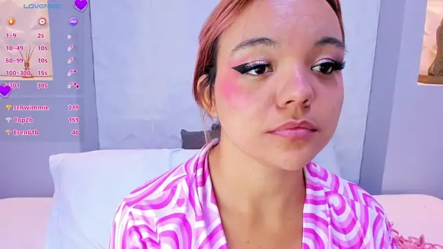 Snapshot of EmilyRouss_ chatting on 03/05/25, 01:31 EmilyRouss online show from 03/05/25, 01:31