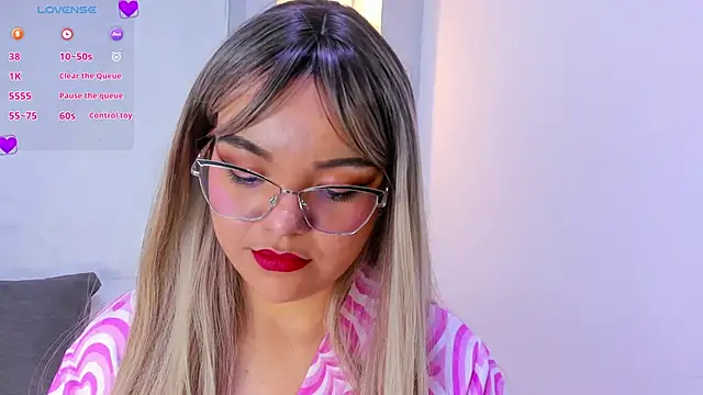 Snapshot of EmilyRouss_ chatting on 03/05/25, 10:10 EmilyRouss online show from 03/05/25, 10:10