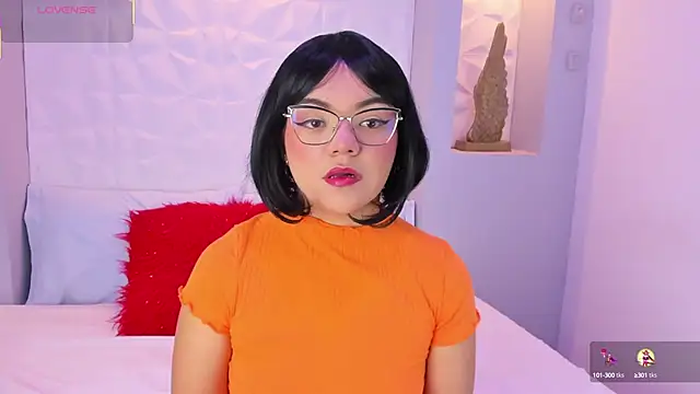 Snapshot of EmilyRouss_ chatting on 10/07/25, 07:00 EmilyRouss online show from 10/07/25, 07:00