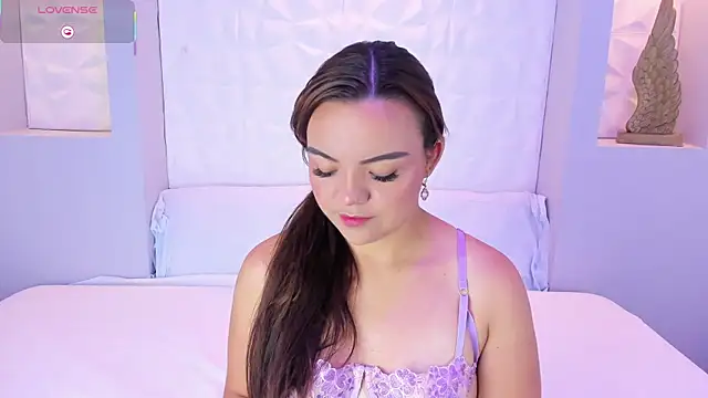 Snapshot of EmilyRouss_ chatting on 11/04/25, 07:13 EmilyRouss online show from 11/04/25, 07:13