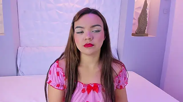 Snapshot of EmilyRouss_ chatting on 11/12/25, 07:13 EmilyRouss online show from 11/12/25, 07:13