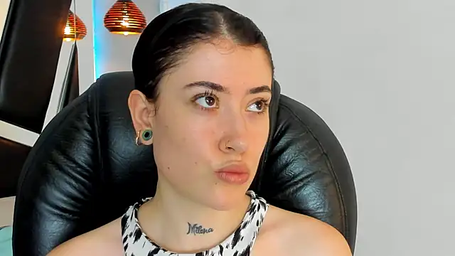 melody suarez online show from 12/10/24, 08:16