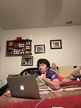 Snapshot of bigasianloads25 chatting on 03/22/25, 05:39 bigasianloads25 online show from 03/22/25, 05:39