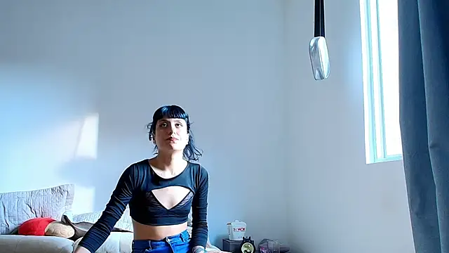 Snapshot of anika_lowen02 chatting on 01/12/25, 09:29 anika lowen02 online show from 01/12/25, 09:29