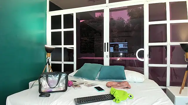 MelaniieRoux online show from 11/08/25, 11:43