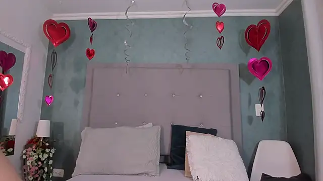 Snapshot of _evamilf_ chatting on 02/20/25, 12:57 evamilf online show from 02/20/25, 12:57