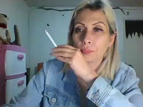 Snapshot of alixia81 chatting on 12/24/24, 01:38 alixia81 online show from 12/24/24, 01:38