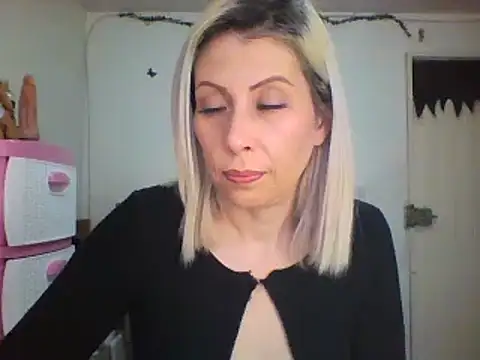 Snapshot of alixia81 chatting on 02/02/25, 01:41 alixia81 online show from 02/02/25, 01:41
