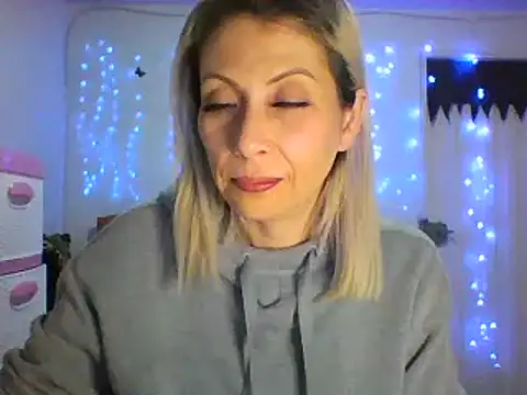 Snapshot of alixia81 chatting on 03/10/25, 02:50 alixia81 online show from 03/10/25, 02:50