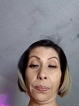 Snapshot of alixia81 chatting on 09/18/25, 10:23 alixia81 online show from 09/18/25, 10:23