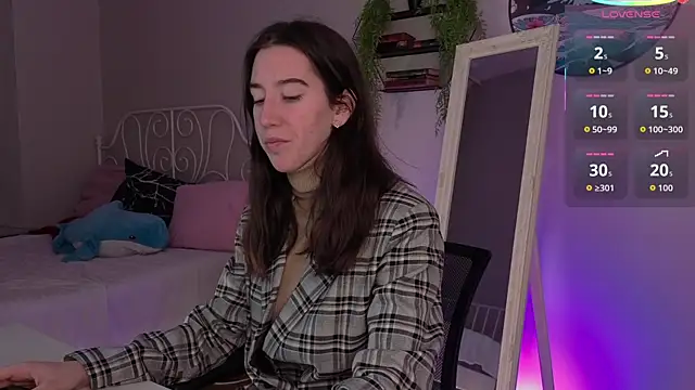 Snapshot of Belle_Via chatting on 10/17/25, 03:14 Belle Via online show from 10/17/25, 03:14