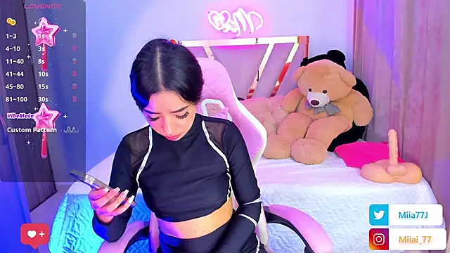 Snapshot of Miia77_ chatting on 09/17/25, 03:30 Miia77 online show from 09/17/25, 03:30