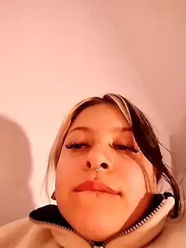 Snapshot of sammymoon chatting on 02/26/25, 10:53 sammymoon online show from 02/26/25, 10:53