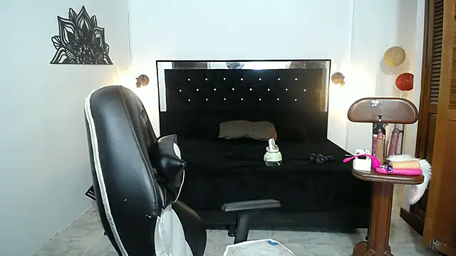 Snapshot of candy_hairy chatting on 03/20/25, 02:29 candy hairy online show from 03/20/25, 02:29