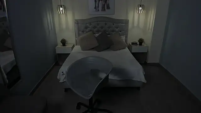 escarleth   online show from 10/21/25, 01:56