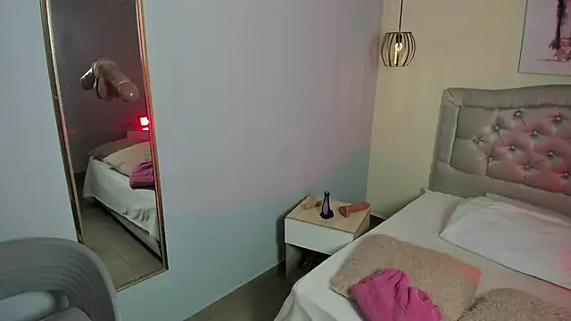 escarleth   online show from 11/13/25, 12:59