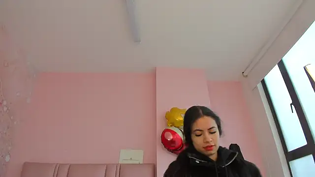 soyzarahtorres online show from 10/25/25, 04:02