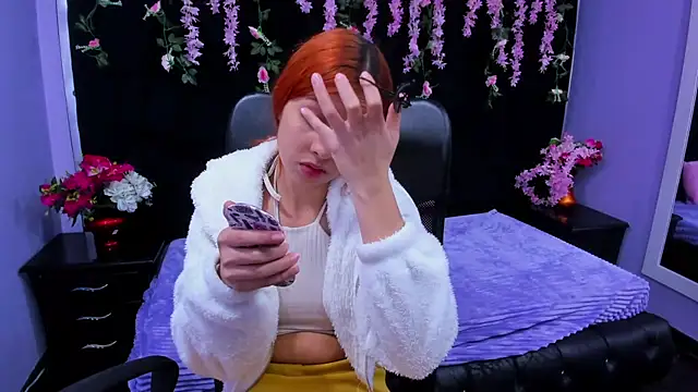 Snapshot of Paris_Petit chatting on 11/09/25, 03:43 Paris Petit online show from 11/09/25, 03:43